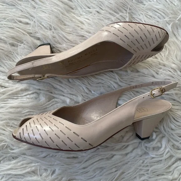 Bruno Magli Cream Slingback Leather Peep Toe Laser Cut Vintage Pumps NWOT Size 6 - Picture 2 of 11